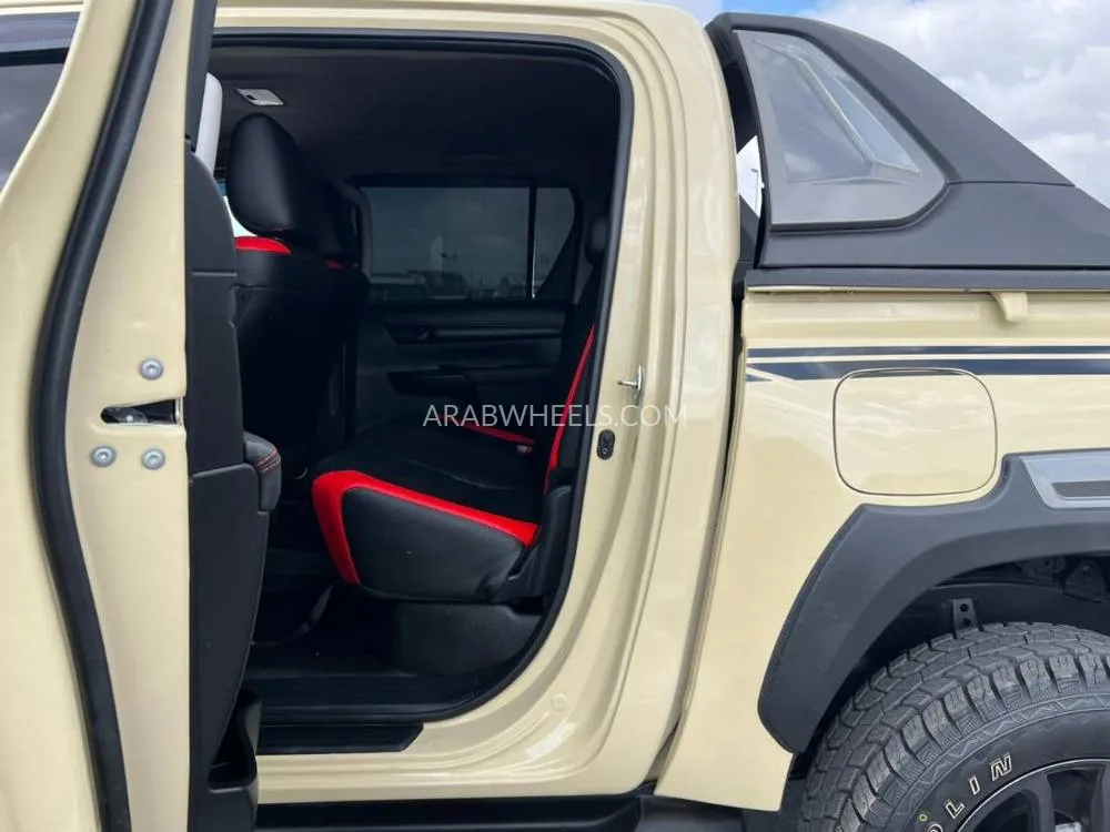 تويوتا هايلوكس 2023 for Sale in دبي Image-24