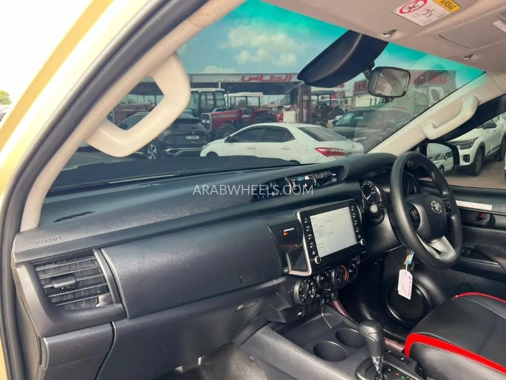 تويوتا هايلوكس 2023 for Sale in دبي Image-25