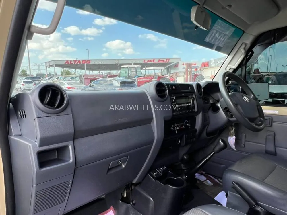 تويوتا لاند كروزر 70 سيريز 2022 for Sale in دبي Image-10
