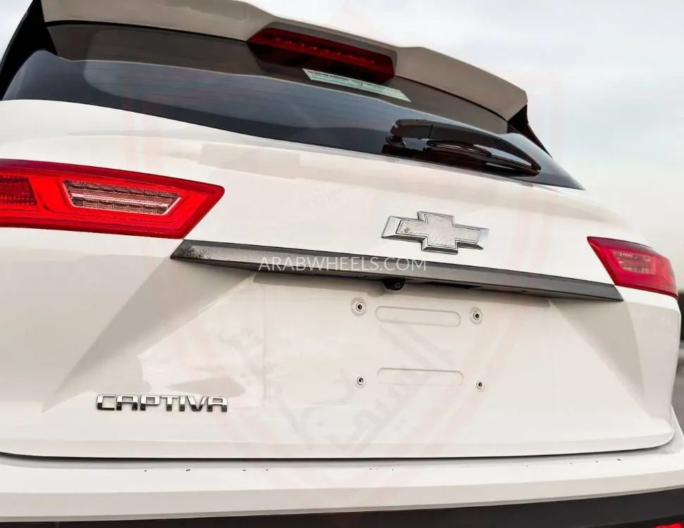 Chevrolet Captiva 2023 for Sale in Sharjah Image-7