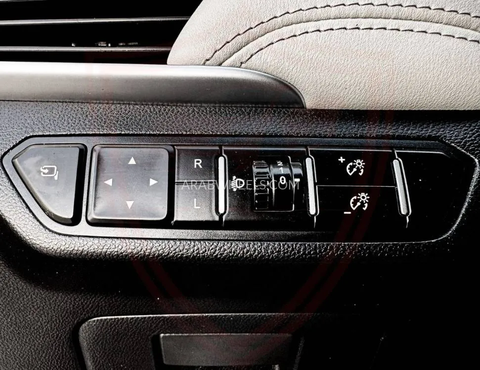 Chevrolet Captiva 2023 for Sale in Sharjah Image-22