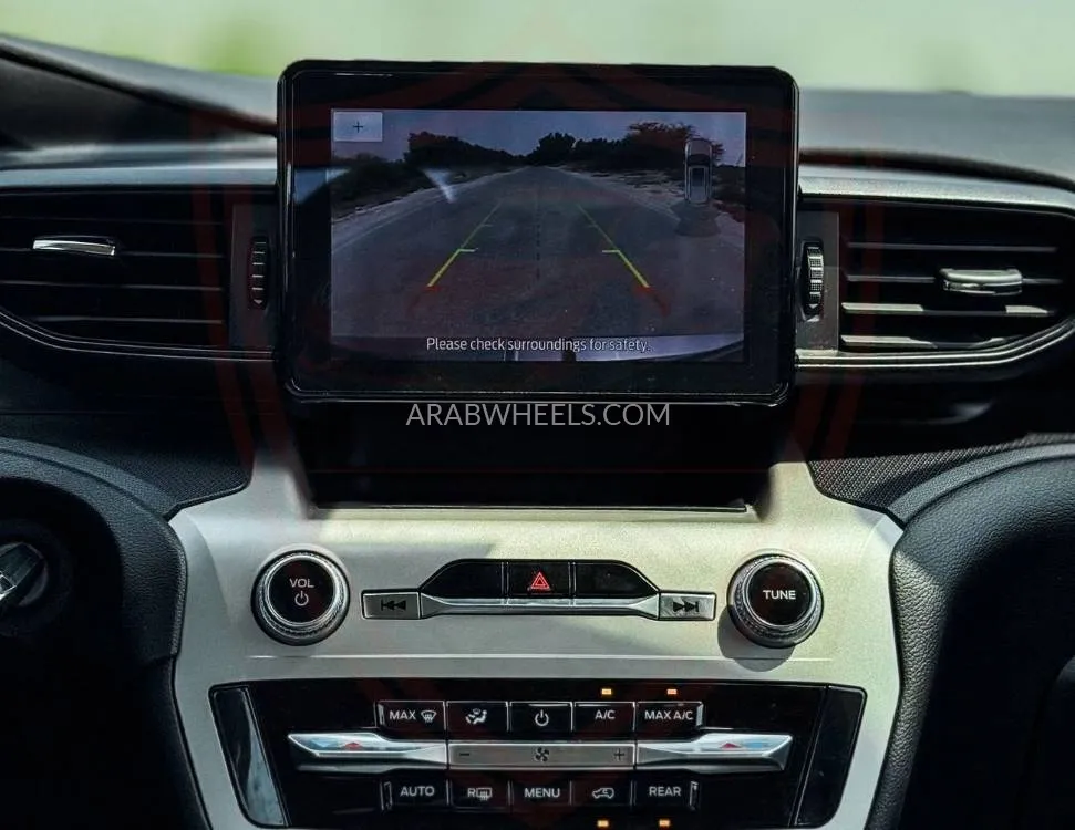 Ford Explorer 2023 for Sale in Sharjah Image-16