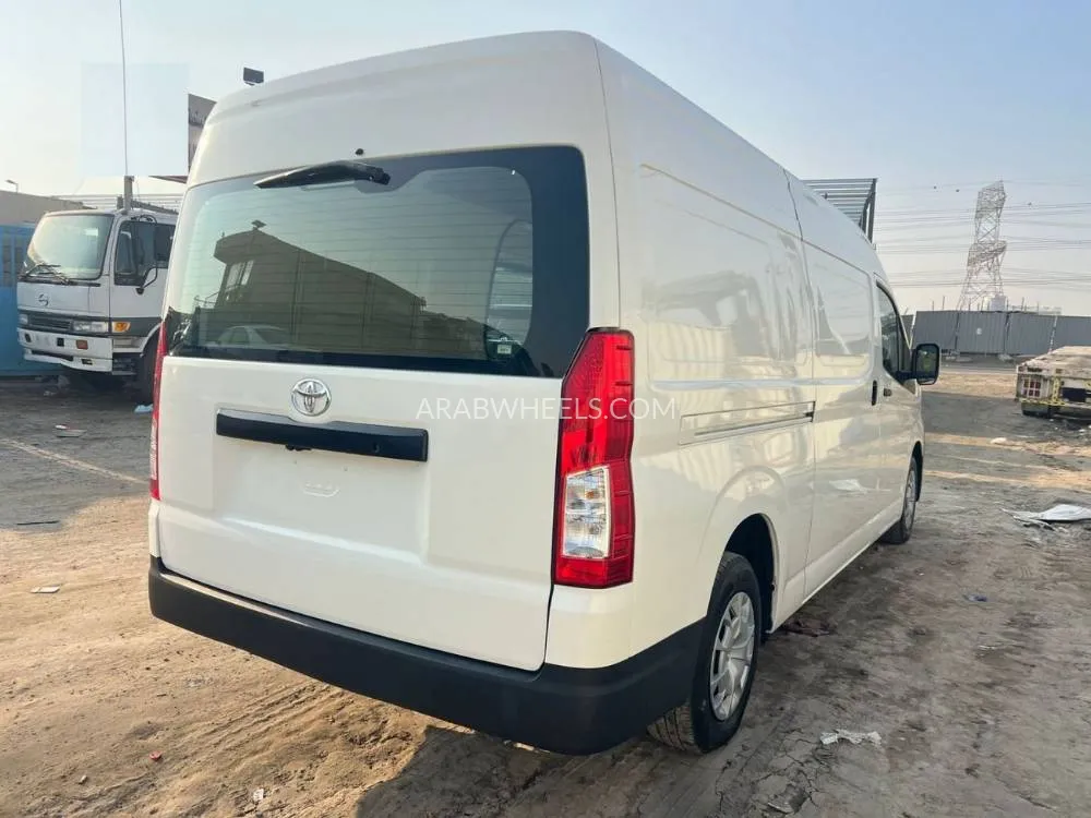 Toyota Hiace 2024 for Sale in Dubai Image-5