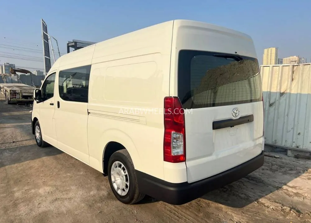 Toyota Hiace 2024 for Sale in Dubai Image-6