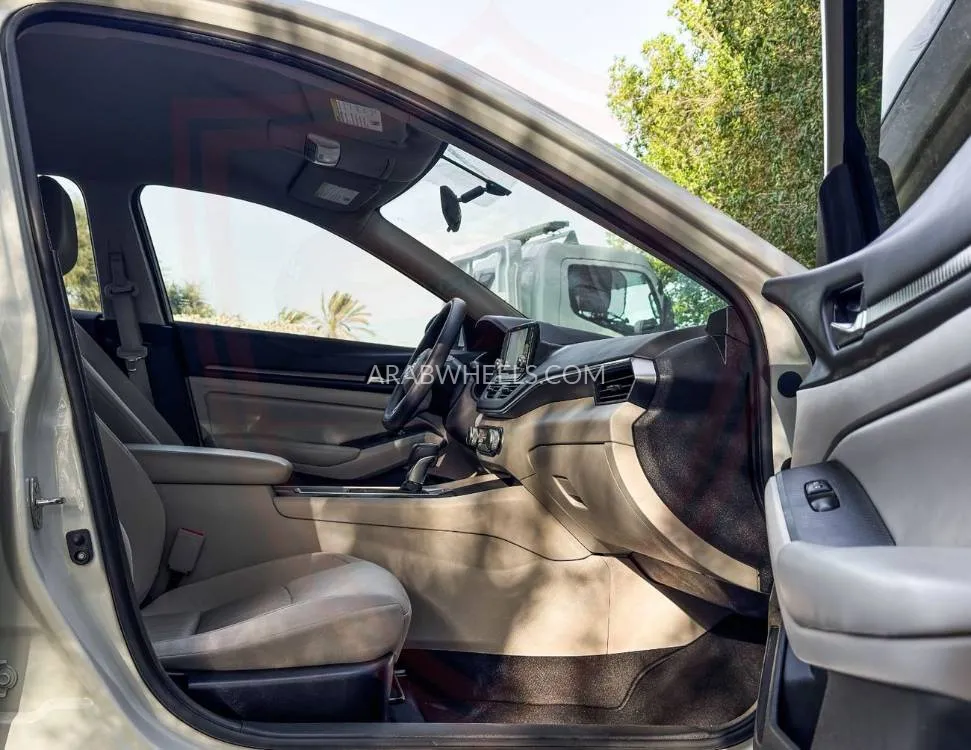 Nissan Altima 2022 for Sale in Sharjah Image-9