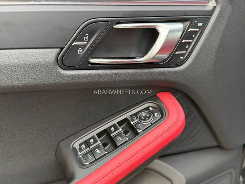Porsche Macan 2020 for Sale in Dubai Image-18