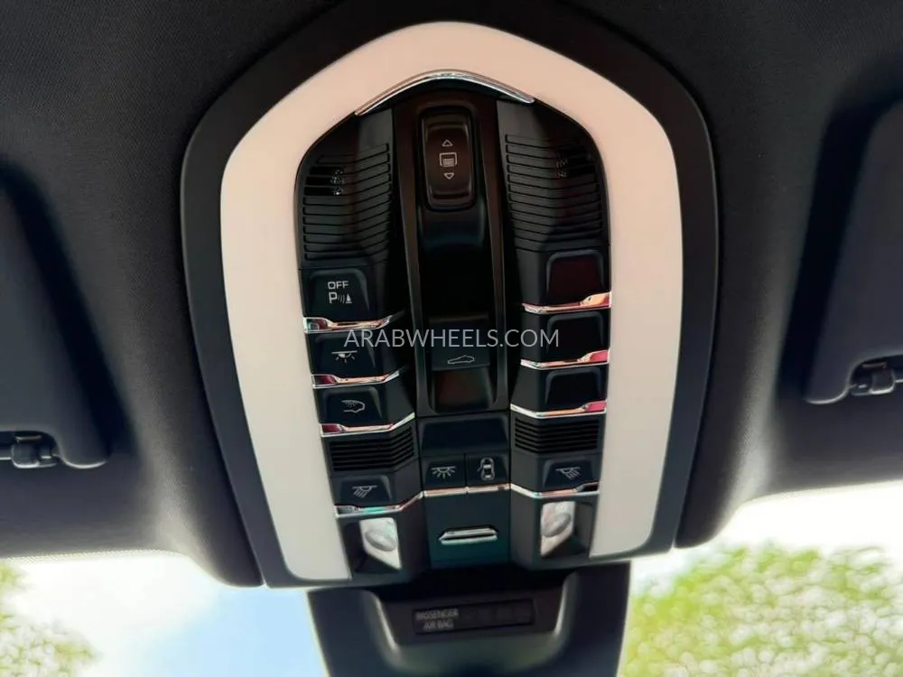 Porsche Macan 2020 for Sale in Dubai Image-19