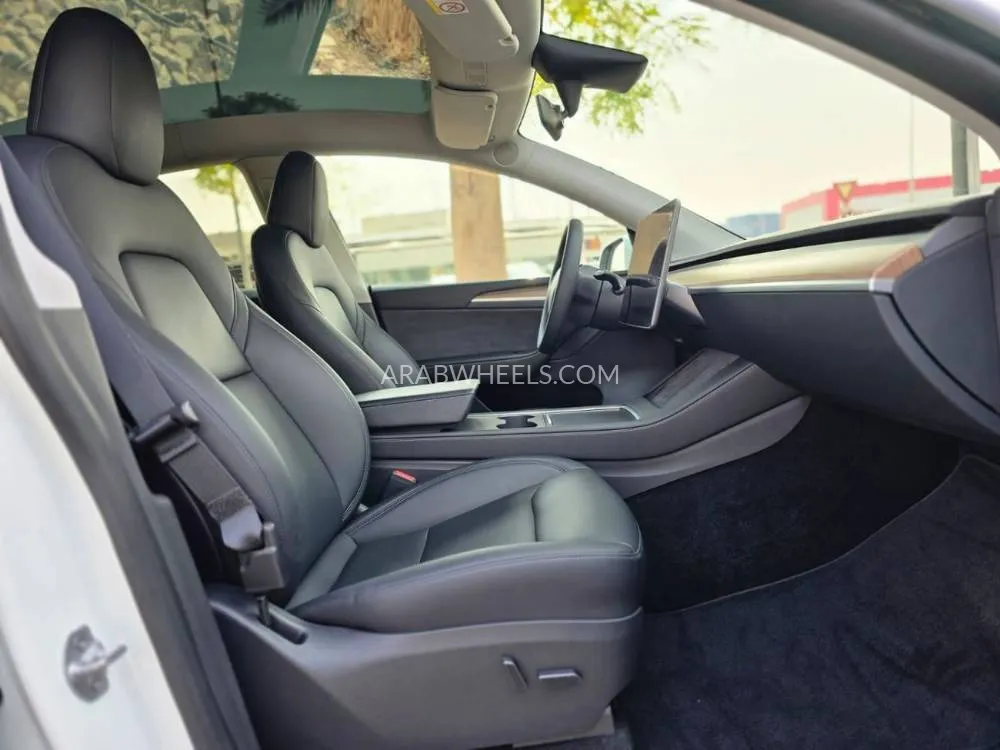 Tesla Model Y 2024 for Sale in Dubai Image-7