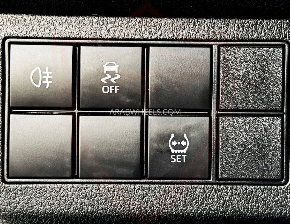 تويوتا يارس 2023 for Sale in الشارقة Image-16