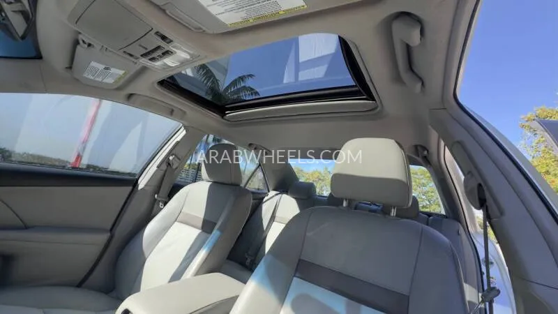 تويوتا كامري 2012 for Sale in دبي Image-3