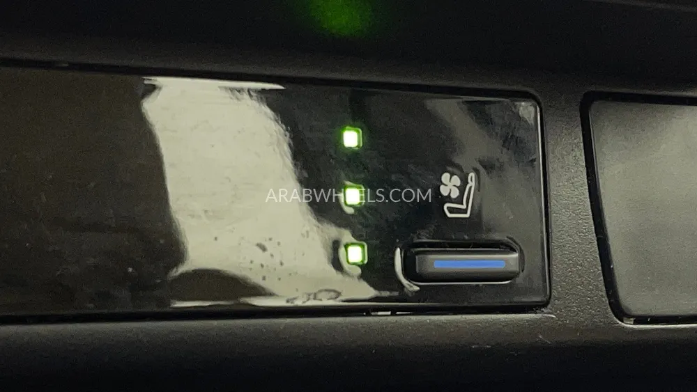 تويوتا راف 4 2023 for Sale in دبي Image-49