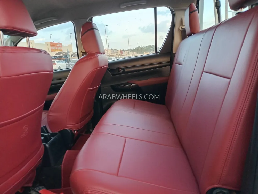Toyota Hilux 2020 for Sale in Sharjah Image-8