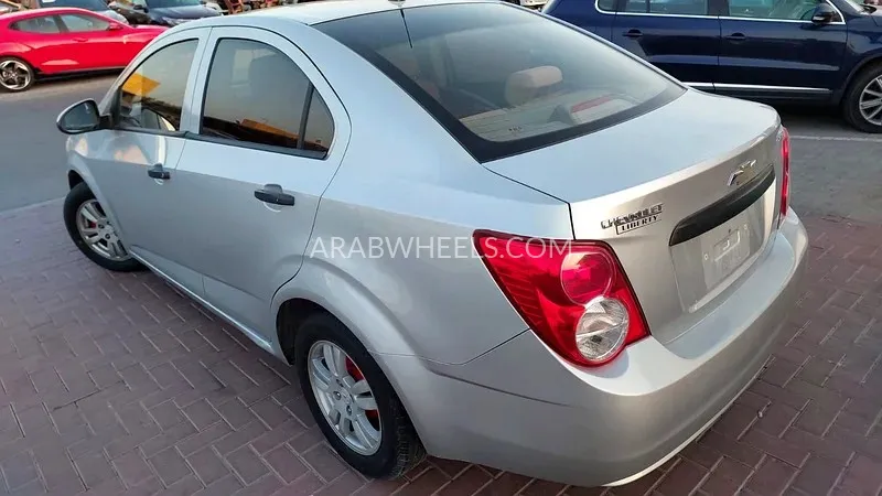 Chevrolet Sonic 2014 for Sale in Sharjah Image-17