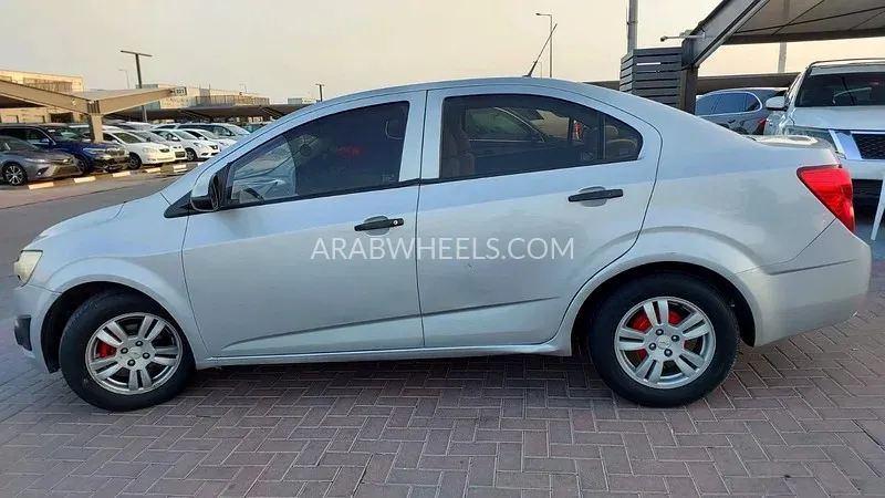 Chevrolet Sonic 2014 for Sale in Sharjah Image-20