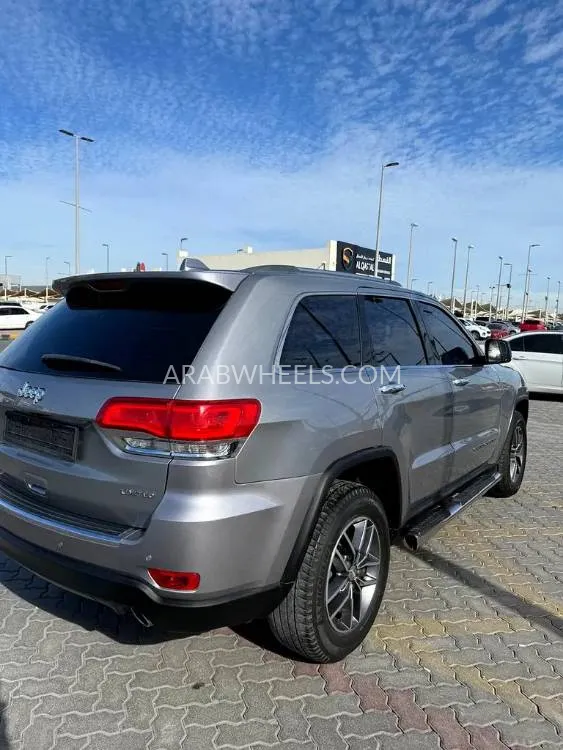 Jeep Cherokee 2018 for Sale in Sharjah Image-6