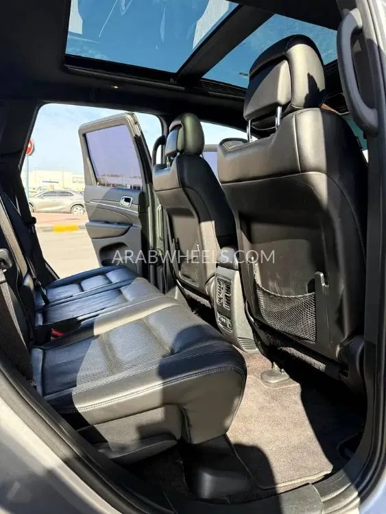 Jeep Cherokee 2018 for Sale in Sharjah Image-11