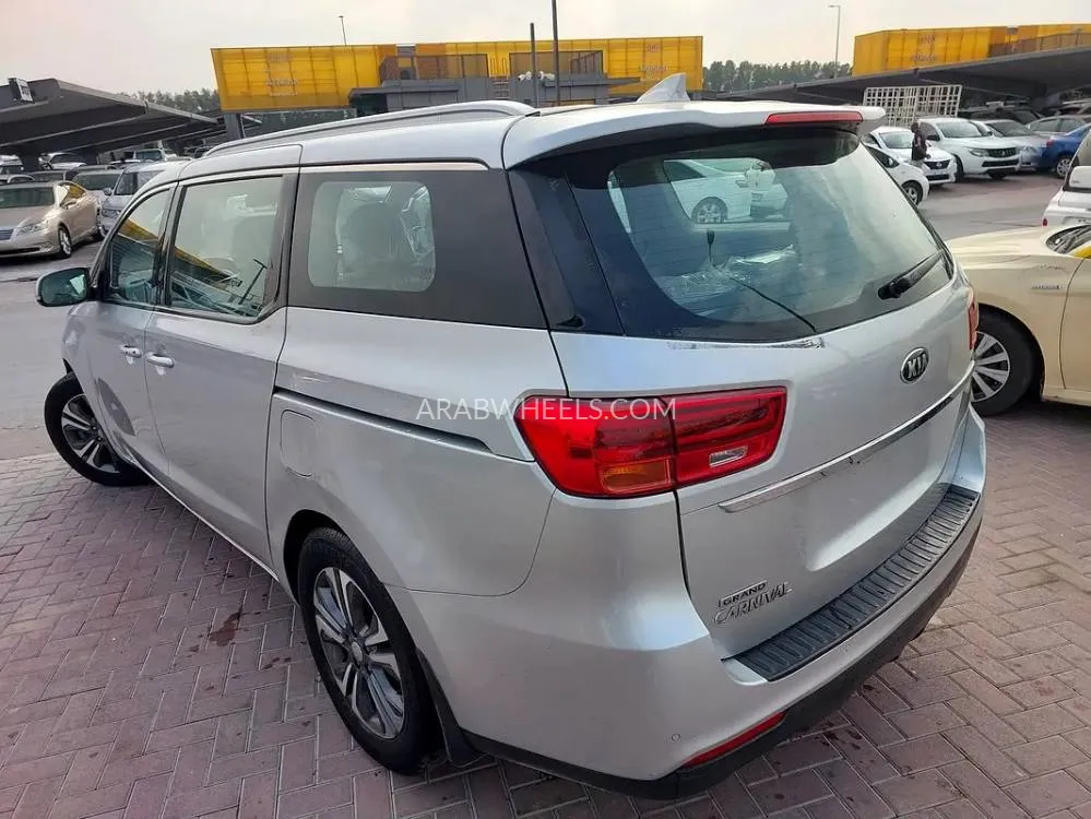 Kia Grand Carnival 2020 for Sale in Sharjah Image-7