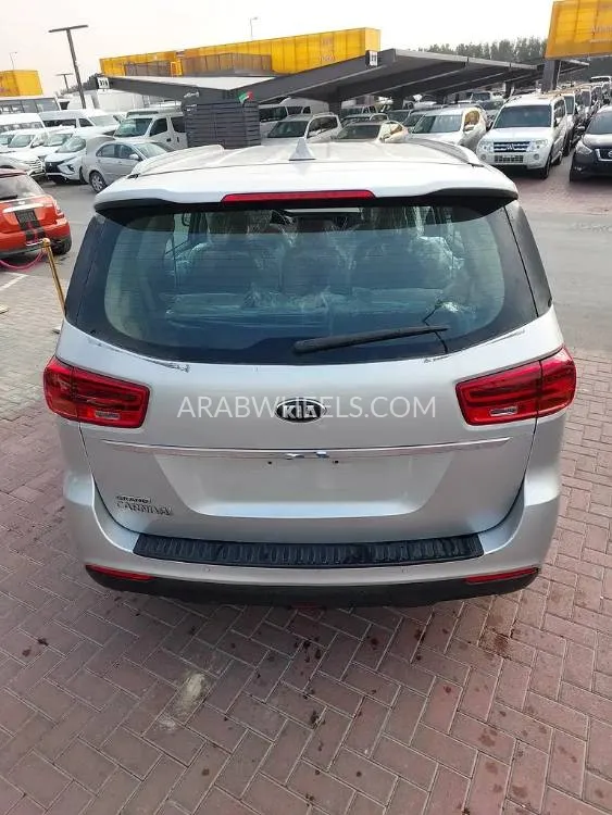 Kia Grand Carnival 2020 for Sale in Sharjah Image-9