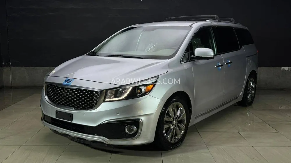 Kia Sedona 2017 for Sale in Sharjah Image-3