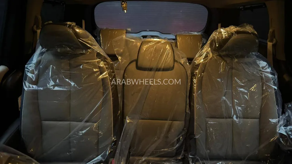 Kia Sedona 2017 for Sale in Sharjah Image-14