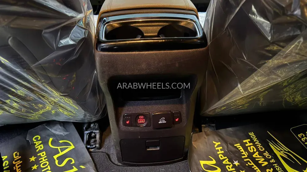 Kia Sedona 2017 for Sale in Sharjah Image-22