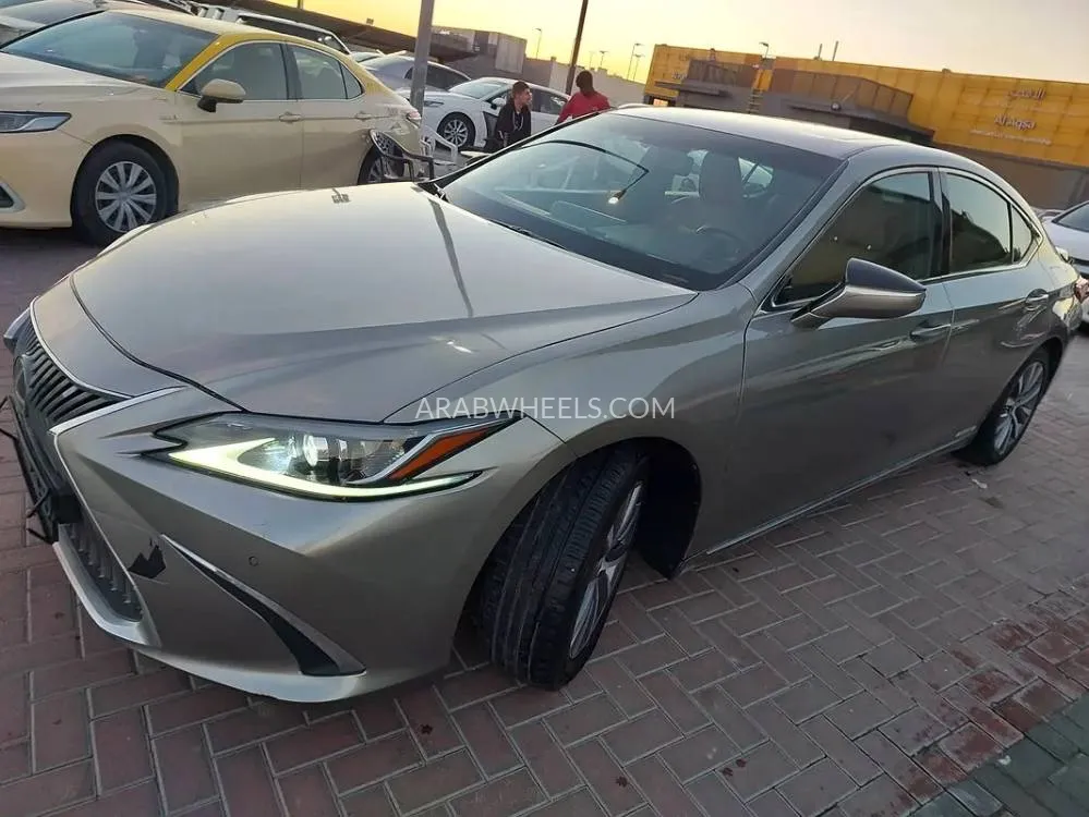Lexus ES 2019 for Sale in Sharjah Image-11