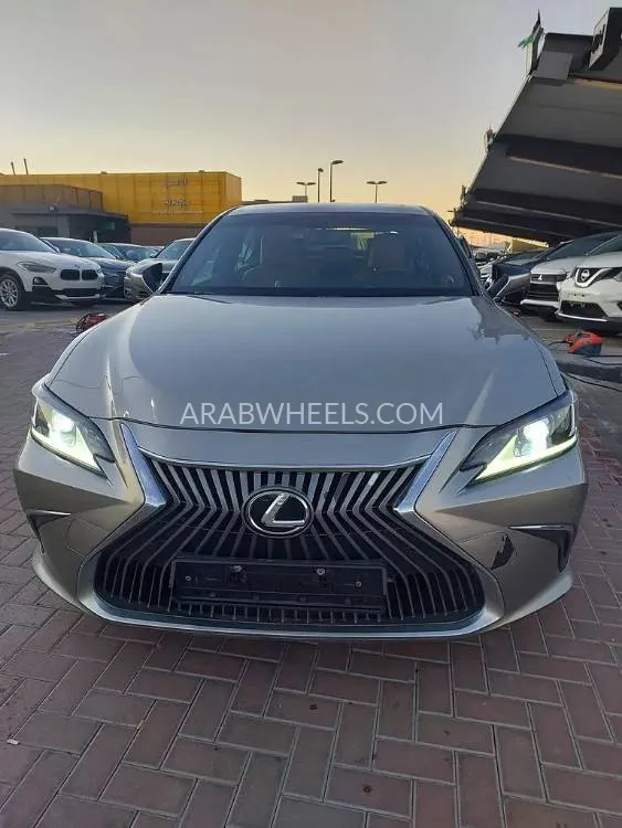 Lexus ES 2019 for Sale in Sharjah Image-18