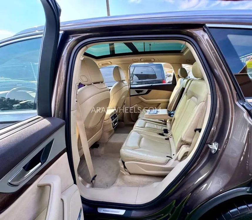 Audi Q7 2016 for Sale in Sharjah Image-5