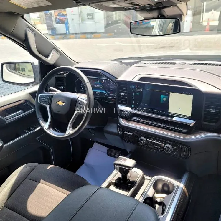 Chevrolet Silverado 2023 for Sale in Sharjah Image-5