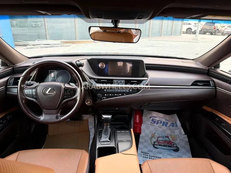 Lexus ES 2019 for Sale in Abu Dhabi Image-8