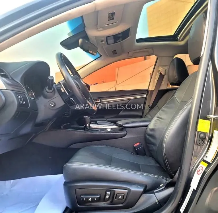 Lexus GS 2018 for Sale in Sharjah Image-5