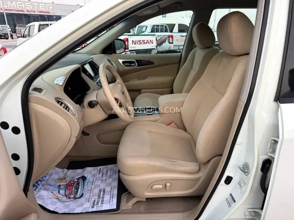 Nissan Pathfinder 2014 for Sale in Abu Dhabi Image-2