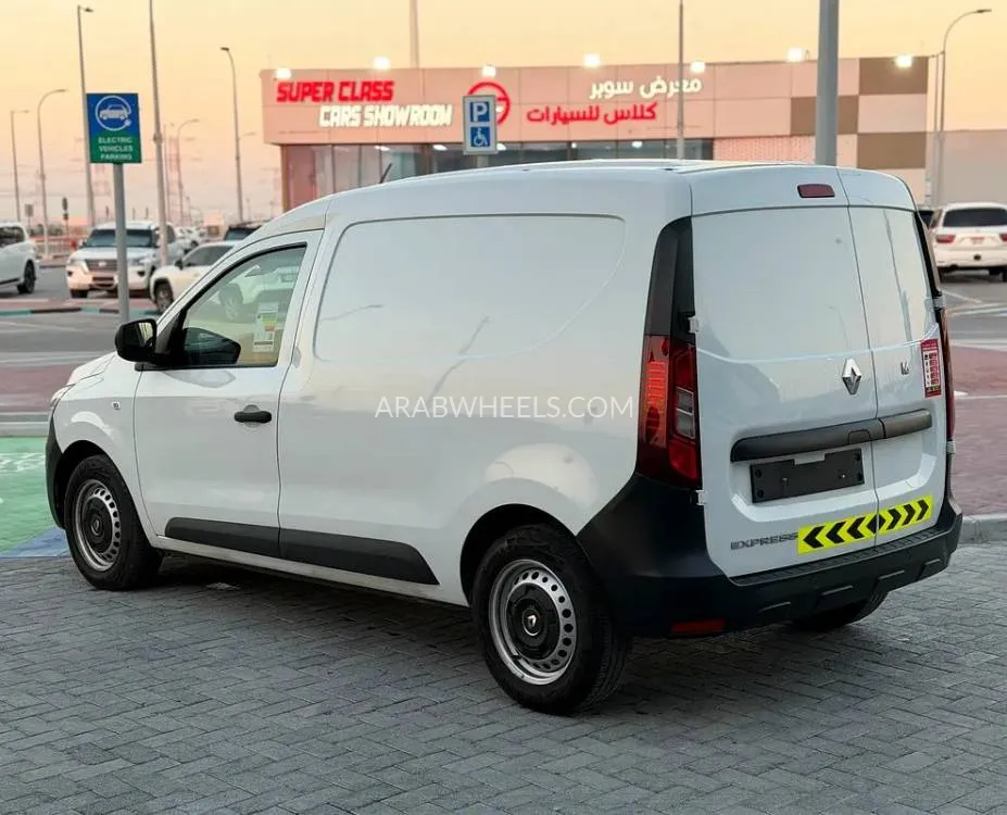 Renault Express Van 2024 for Sale in Abu Dhabi Image-5