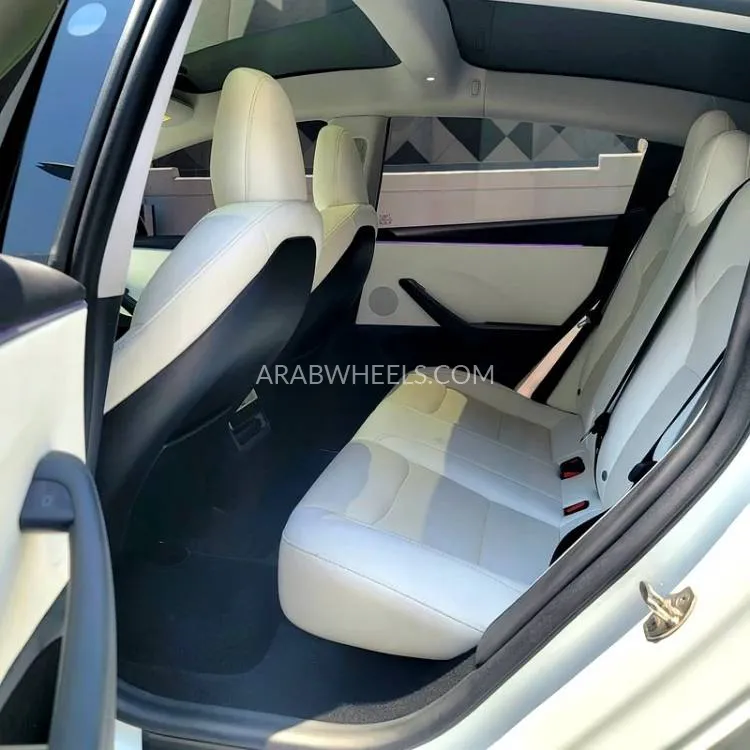 Tesla Model 3 2024 for Sale in Sharjah Image-9