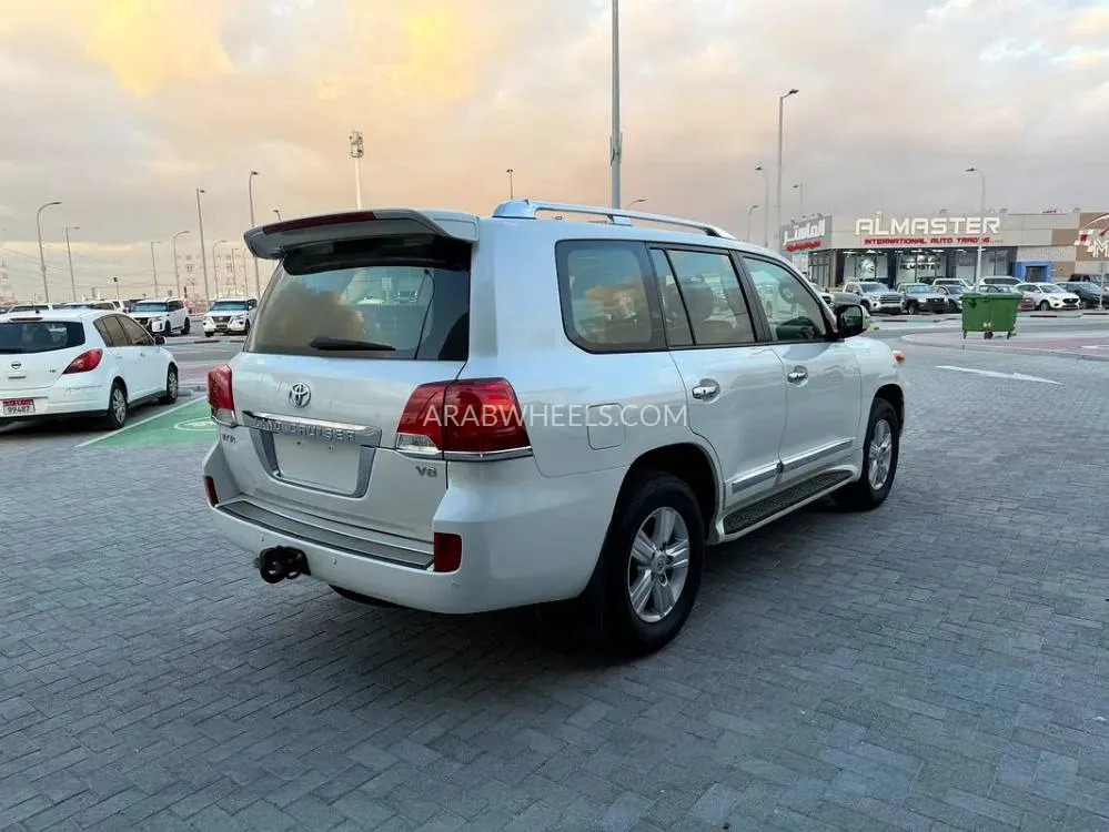 تويوتا لاند كروزر 2015 for Sale in أبو ظبي Image-2