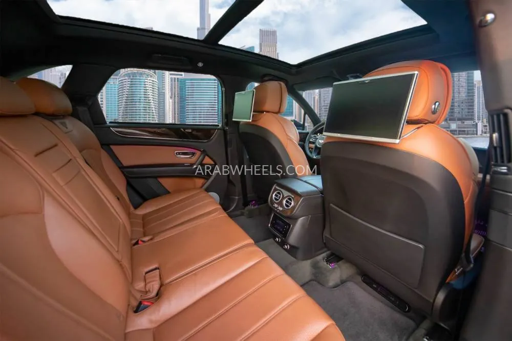بينتلي بينتايجا 2020 for Sale in دبي Image-16