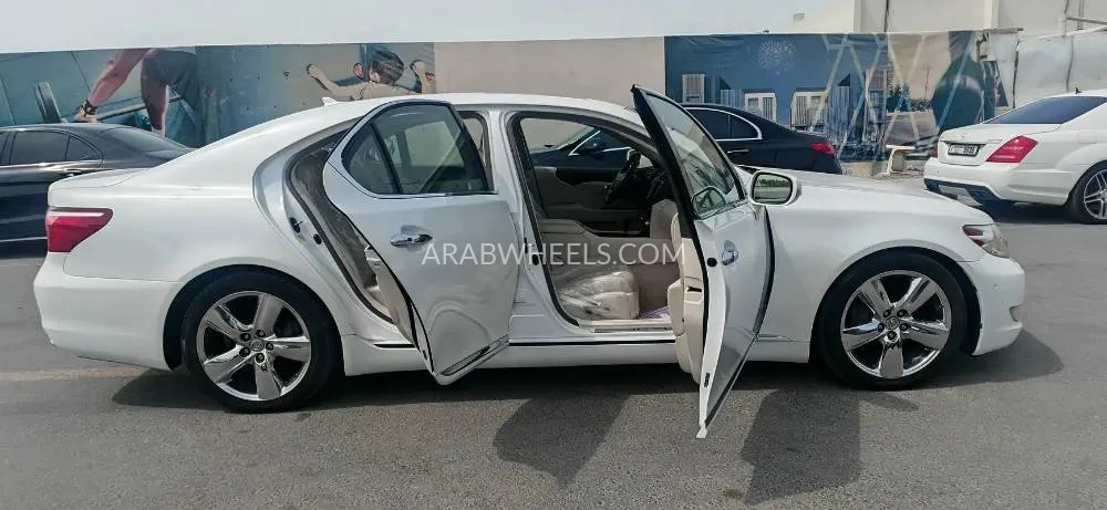 Lexus LS 2010 for Sale in Sharjah Image-5