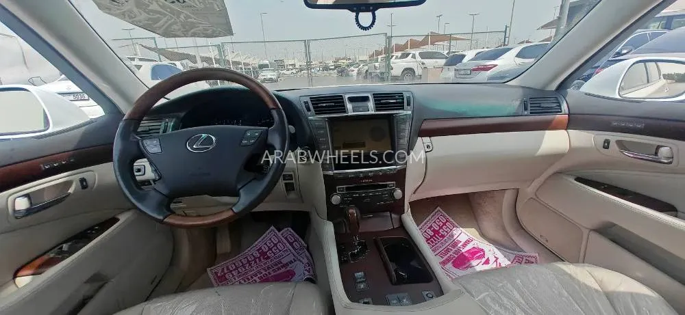 Lexus LS 2010 for Sale in Sharjah Image-6