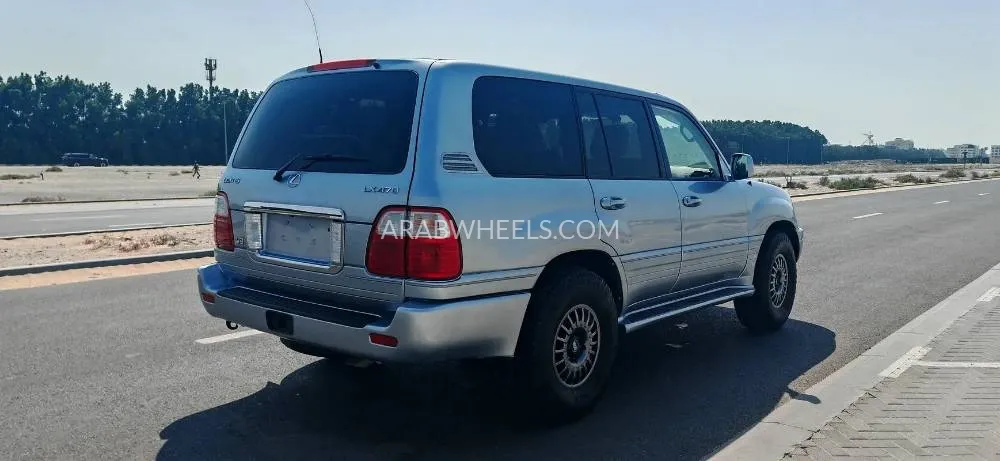 لكزس LX 2005 for Sale in الشارقة Image-2