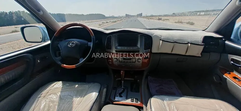 لكزس LX 2005 for Sale in الشارقة Image-7