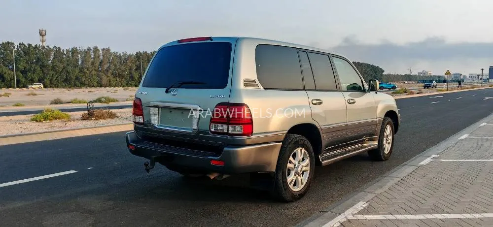 لكزس LX 2005 for Sale in الشارقة Image-6