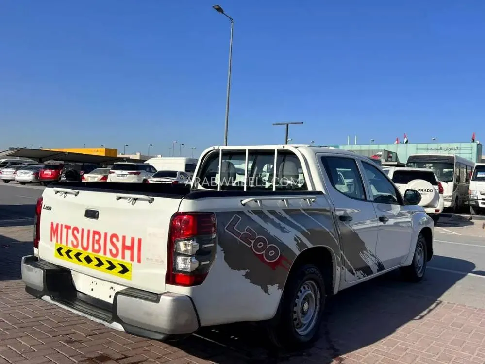Mitsubishi L200 2020 for Sale in Sharjah Image-11