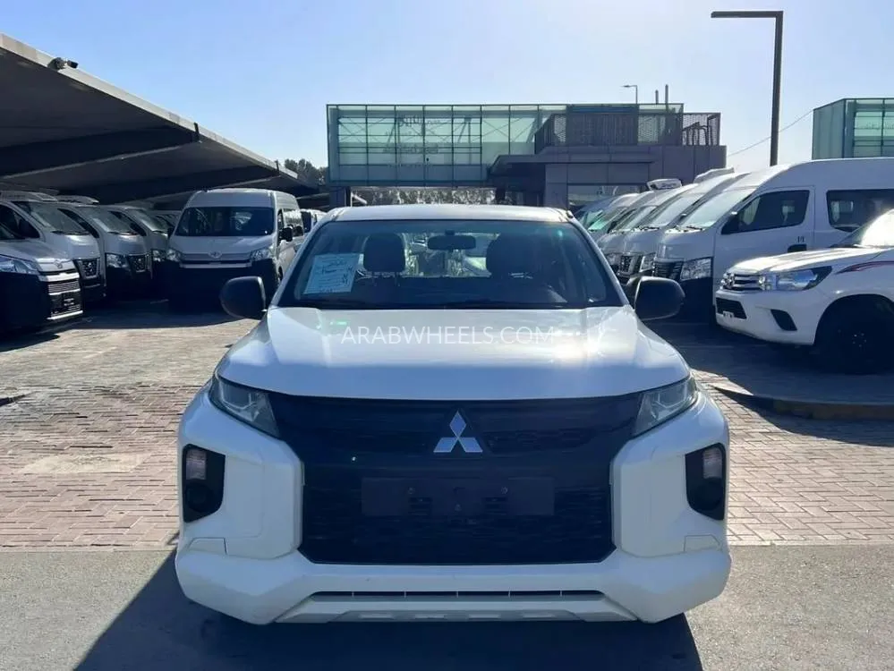 Mitsubishi L200 2020 for Sale in Sharjah Image-12