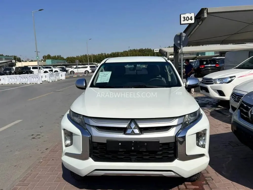 Mitsubishi L200 2020 for Sale in Sharjah Image-7