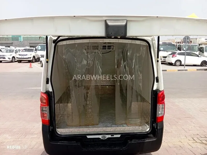 Nissan Urvan 2020 for Sale in Sharjah Image-4
