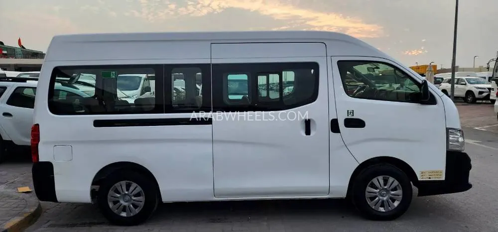 Nissan Urvan 2021 for Sale in Sharjah Image-8