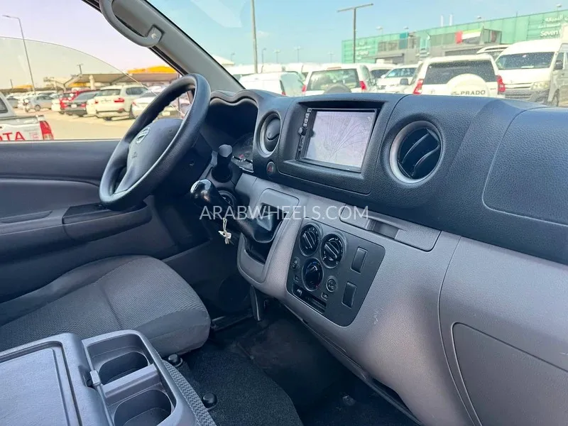 Nissan Urvan 2021 for Sale in Sharjah Image-10