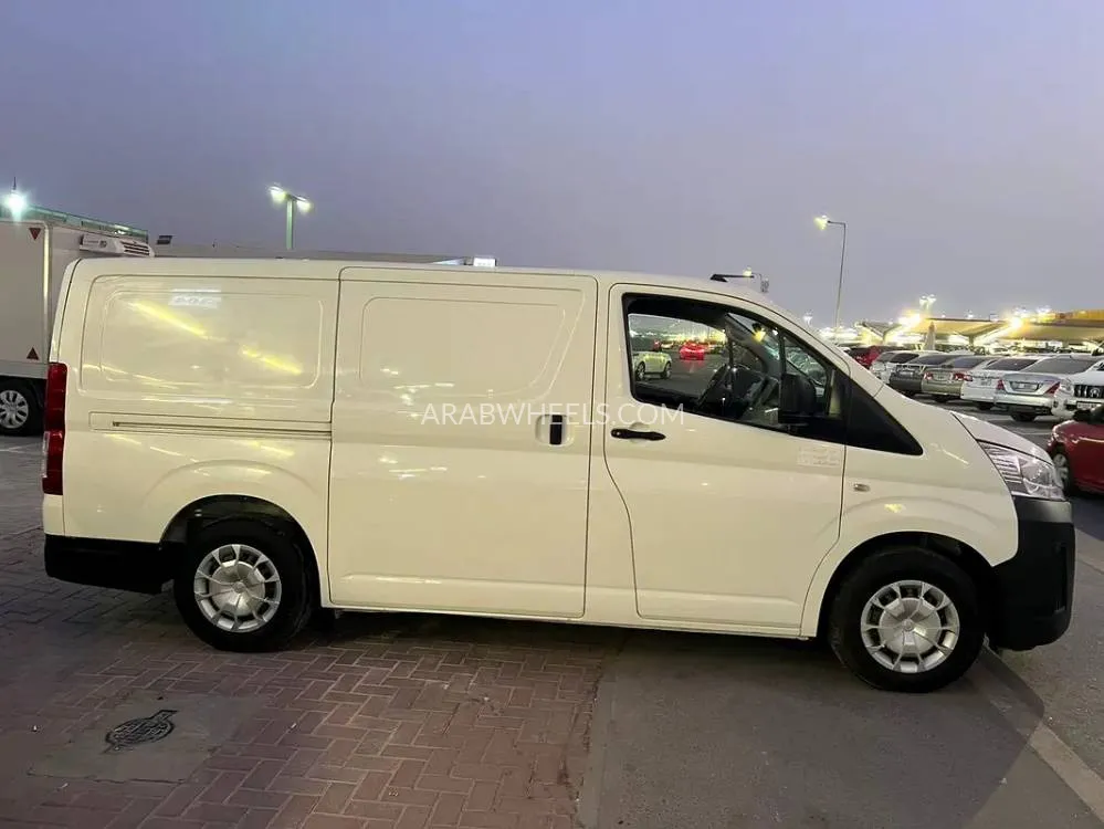 تويوتا هايس 2021 for Sale in الشارقة Image-4
