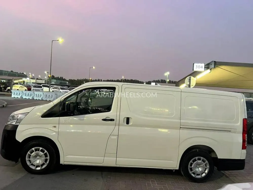 تويوتا هايس 2021 for Sale in الشارقة Image-10