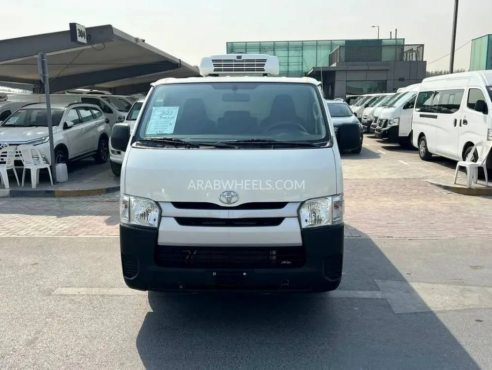 Toyota Hiace 2022 for Sale in Sharjah Image-3